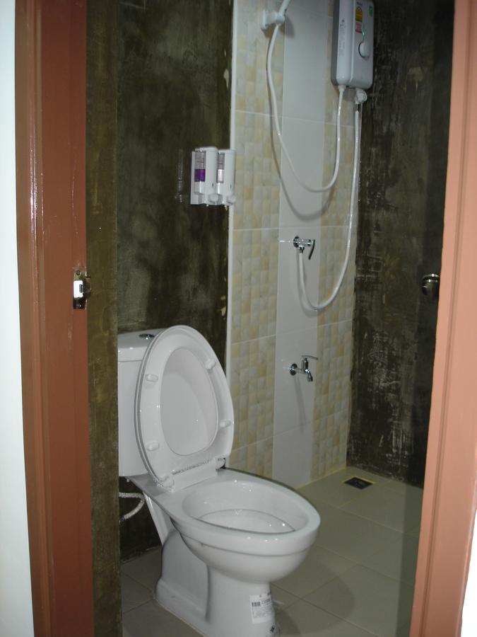 Rak Khun Hostel Chiang Mai Exteriör bild