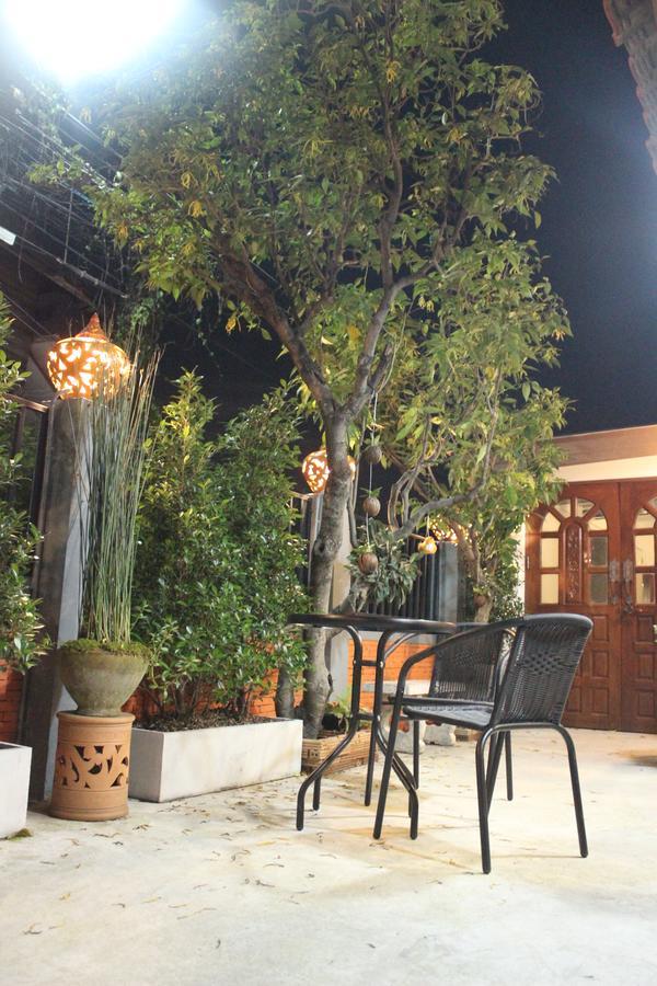 Rak Khun Hostel Chiang Mai Exteriör bild