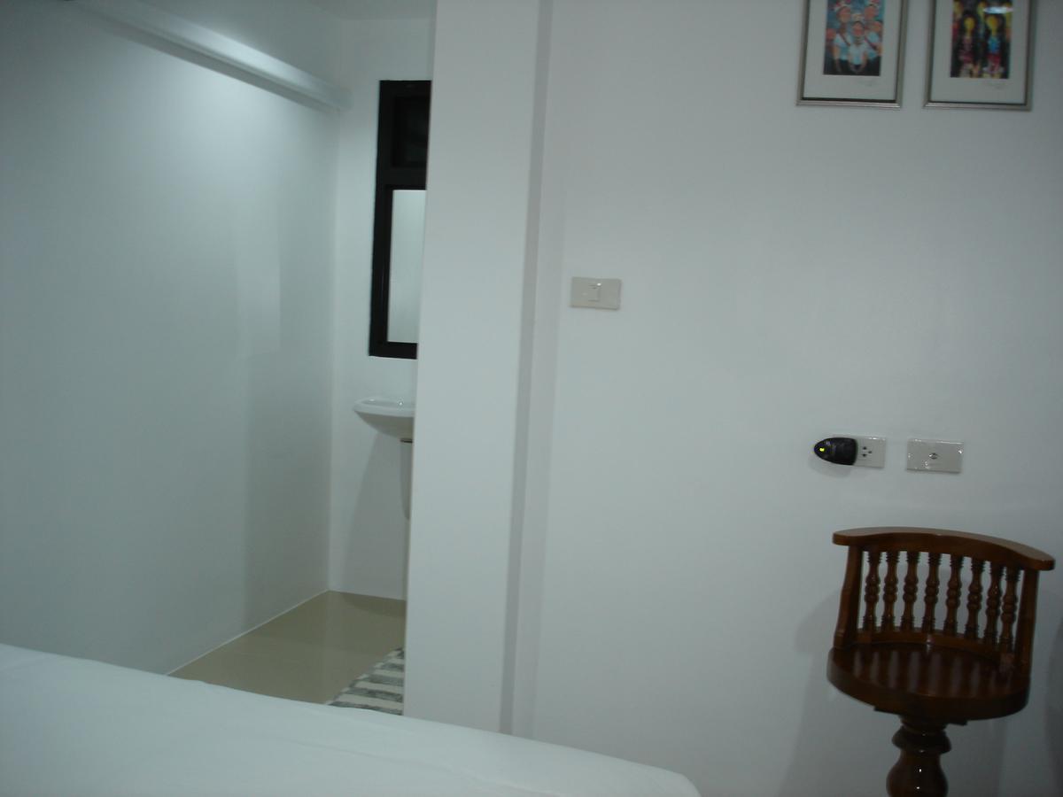 Rak Khun Hostel Chiang Mai Exteriör bild