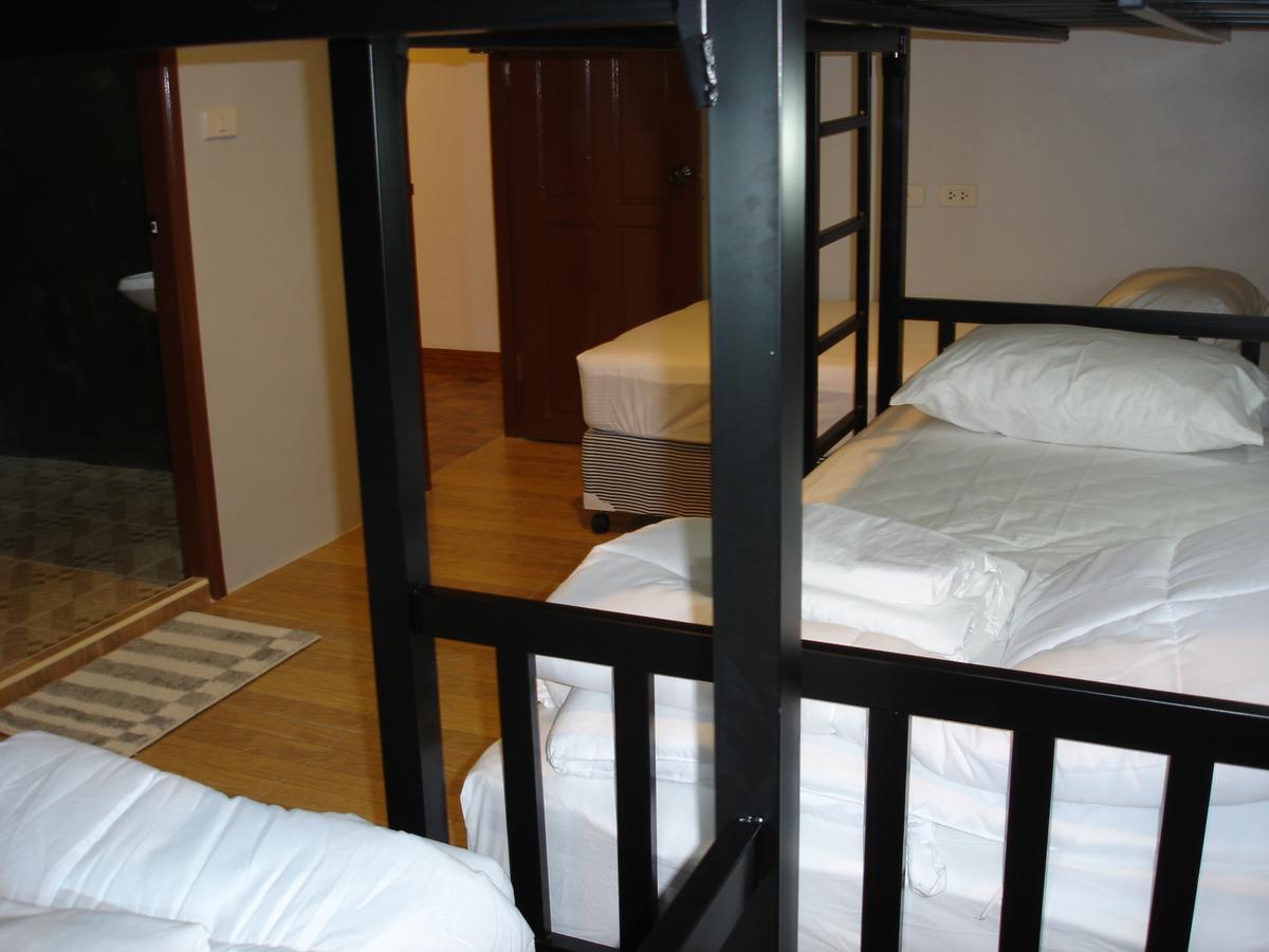 Rak Khun Hostel Chiang Mai Exteriör bild