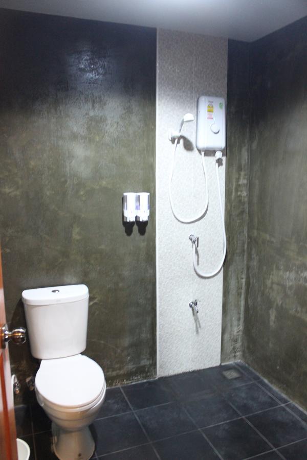 Rak Khun Hostel Chiang Mai Exteriör bild