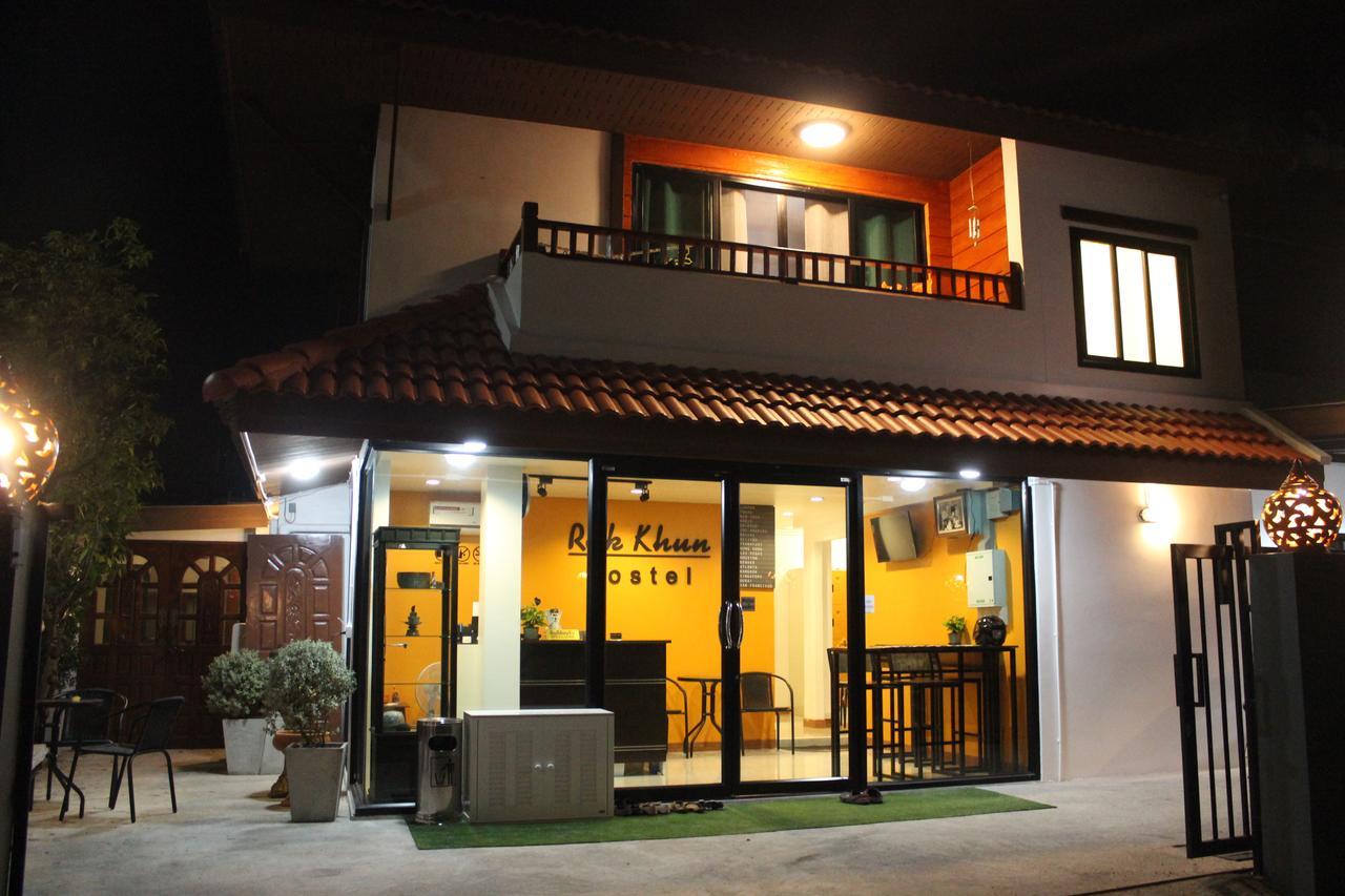 Rak Khun Hostel Chiang Mai Exteriör bild