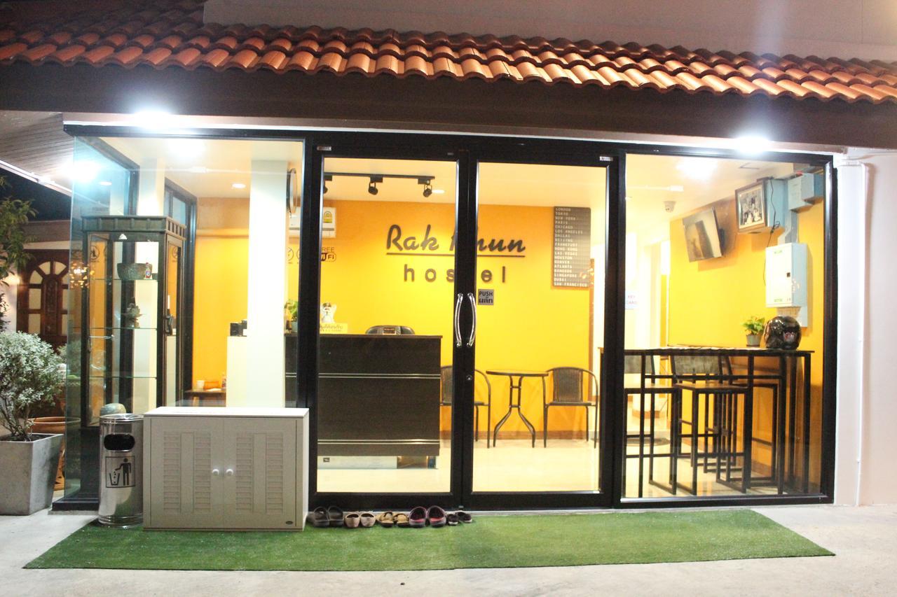 Rak Khun Hostel Chiang Mai Exteriör bild
