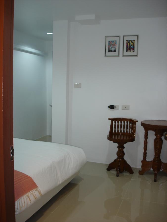 Rak Khun Hostel Chiang Mai Exteriör bild
