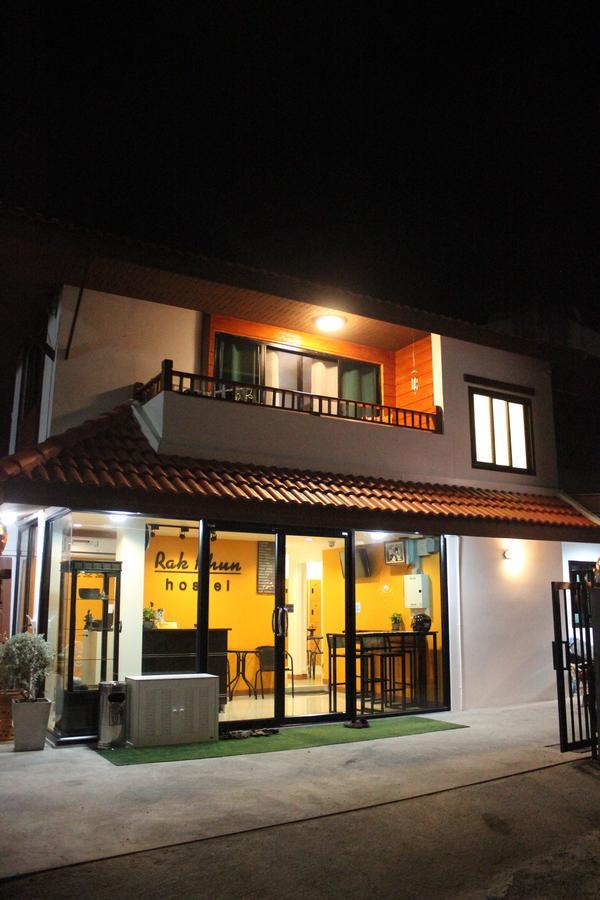 Rak Khun Hostel Chiang Mai Exteriör bild
