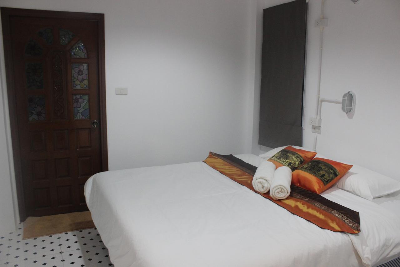 Rak Khun Hostel Chiang Mai Exteriör bild